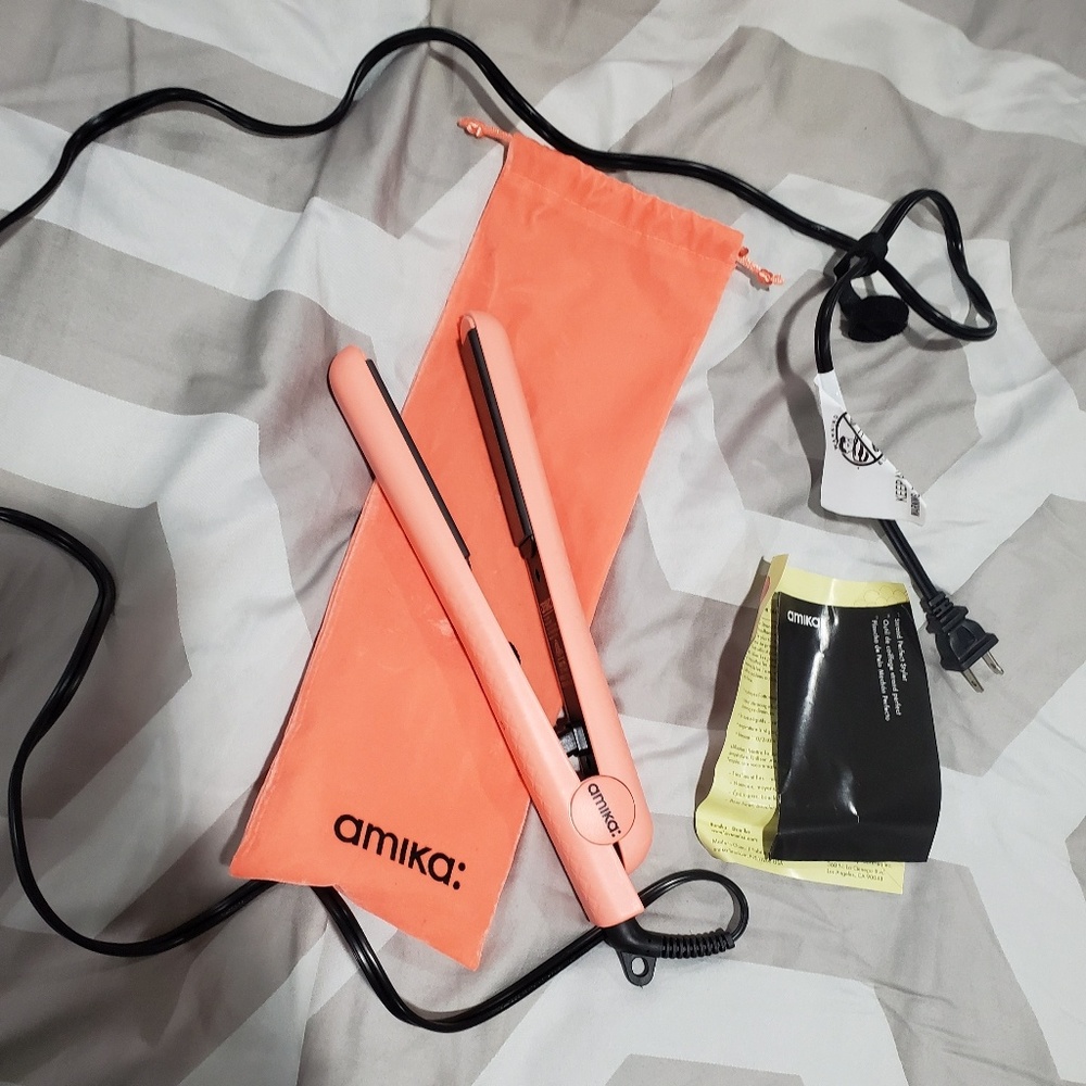 Amika Hair Straightener